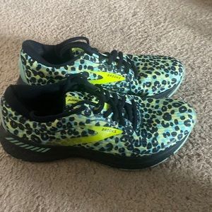 Brooks adrenaline GTS 21 size 10 like new